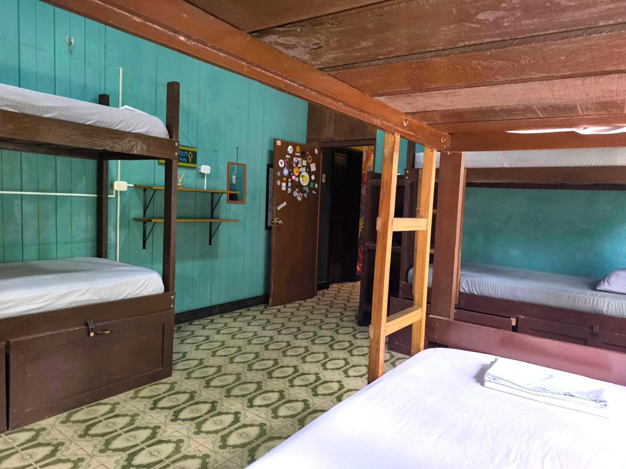 Hostel Casa De Las Palmas Tours Летисия Экстерьер фото